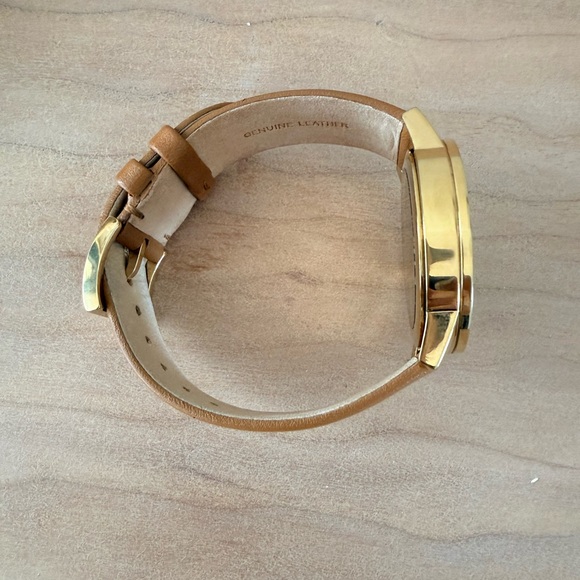 Tory Burch Gigi Charm-Inspired Dial Watch - Picture 3 of 9